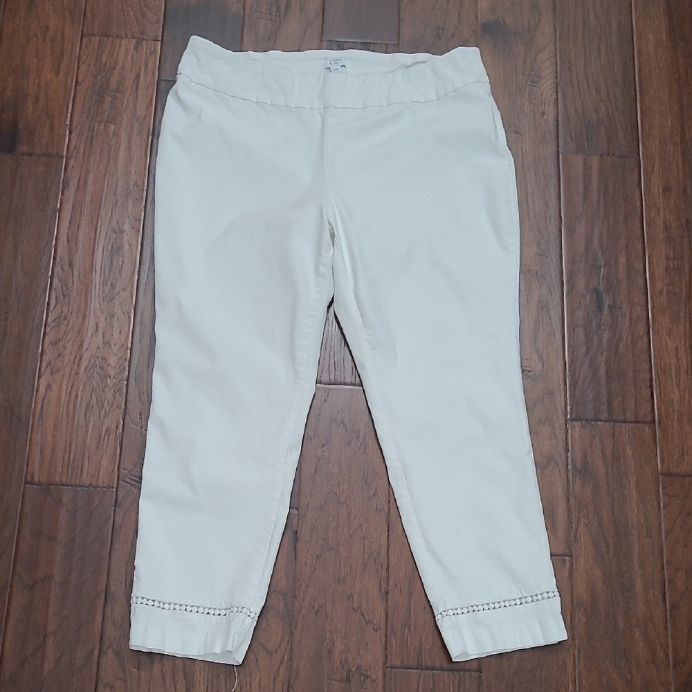 Crown & Ivy White Cropped Pants with Embellished Hem size 22W
